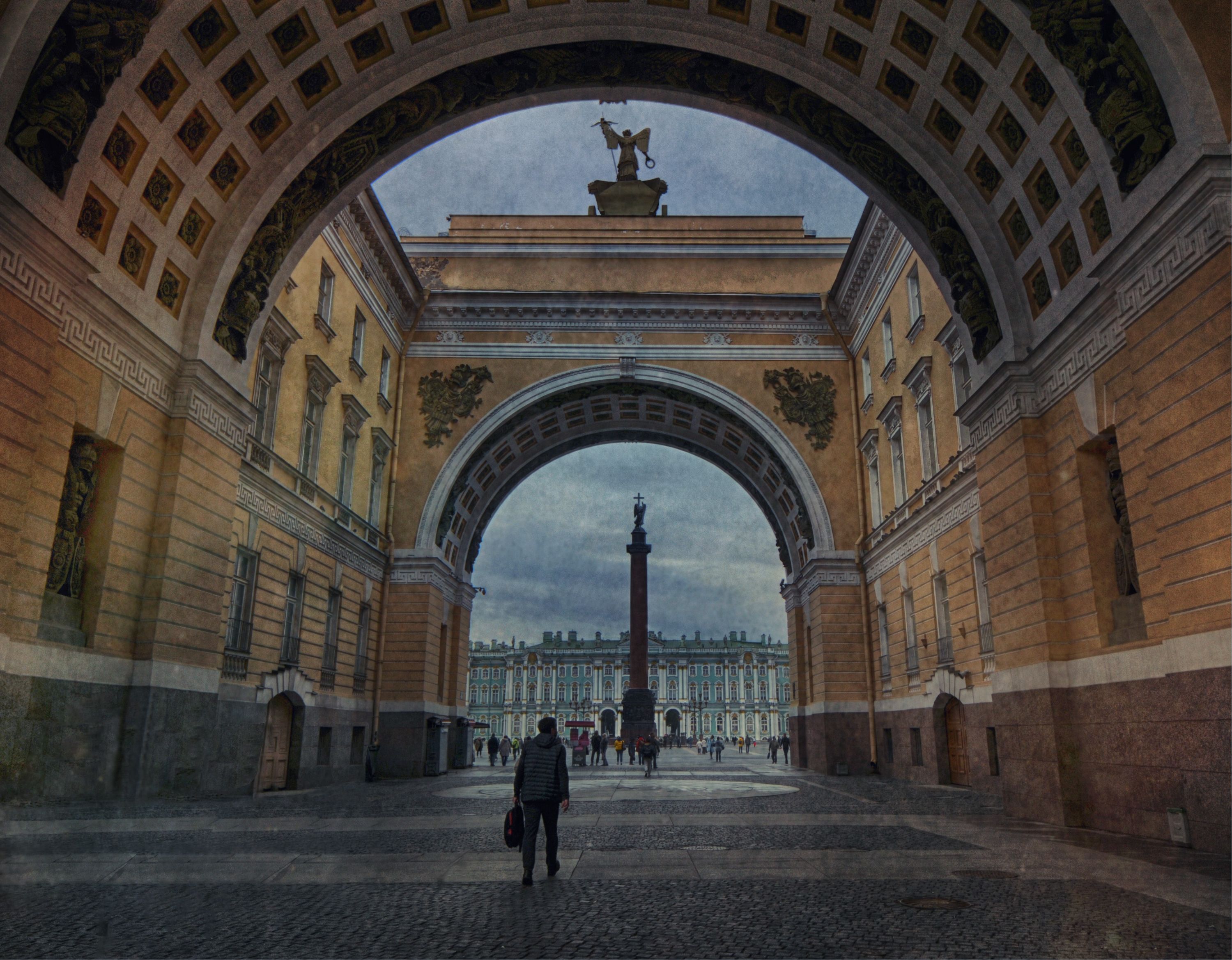 арка здания ангел колонна человек, Вера Петри