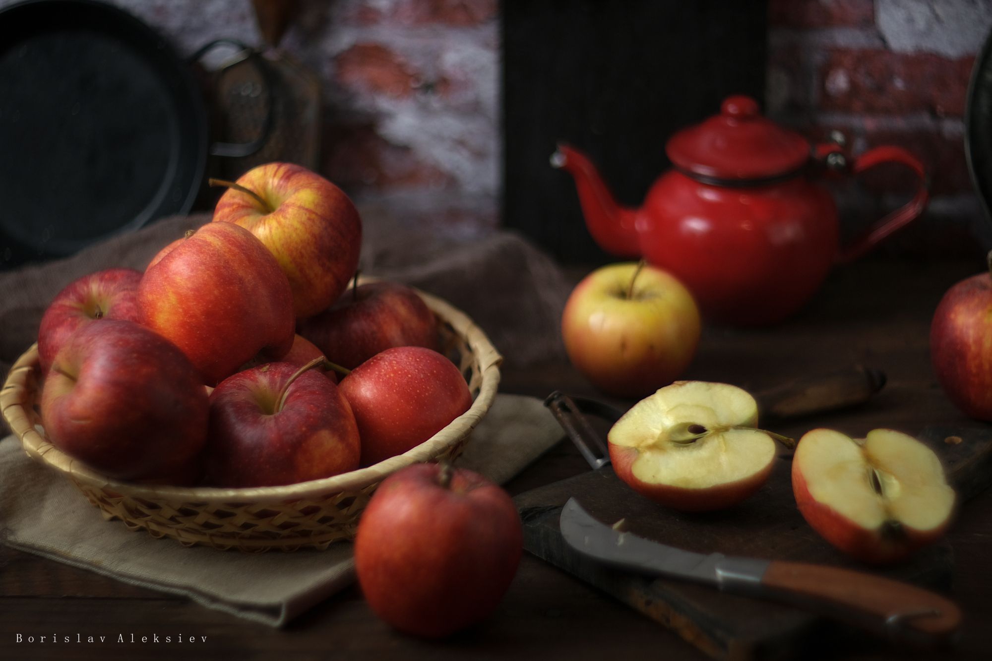 red,food,apples,fruit,interior,cut,half,, Борислав Алексиев
