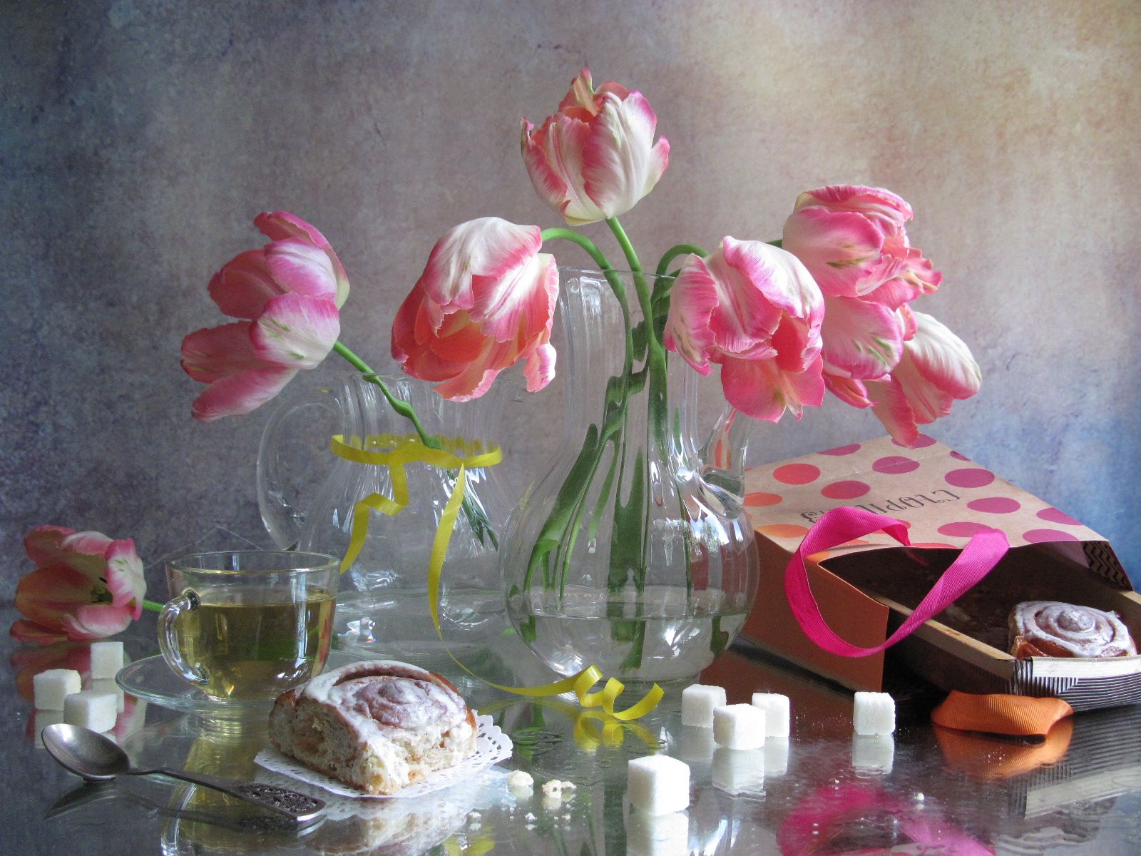 цветы, букет, тюльпаны, кувшин, чайная пара, ложка, пакет, булочки, сахар, Наталия Тихомирова