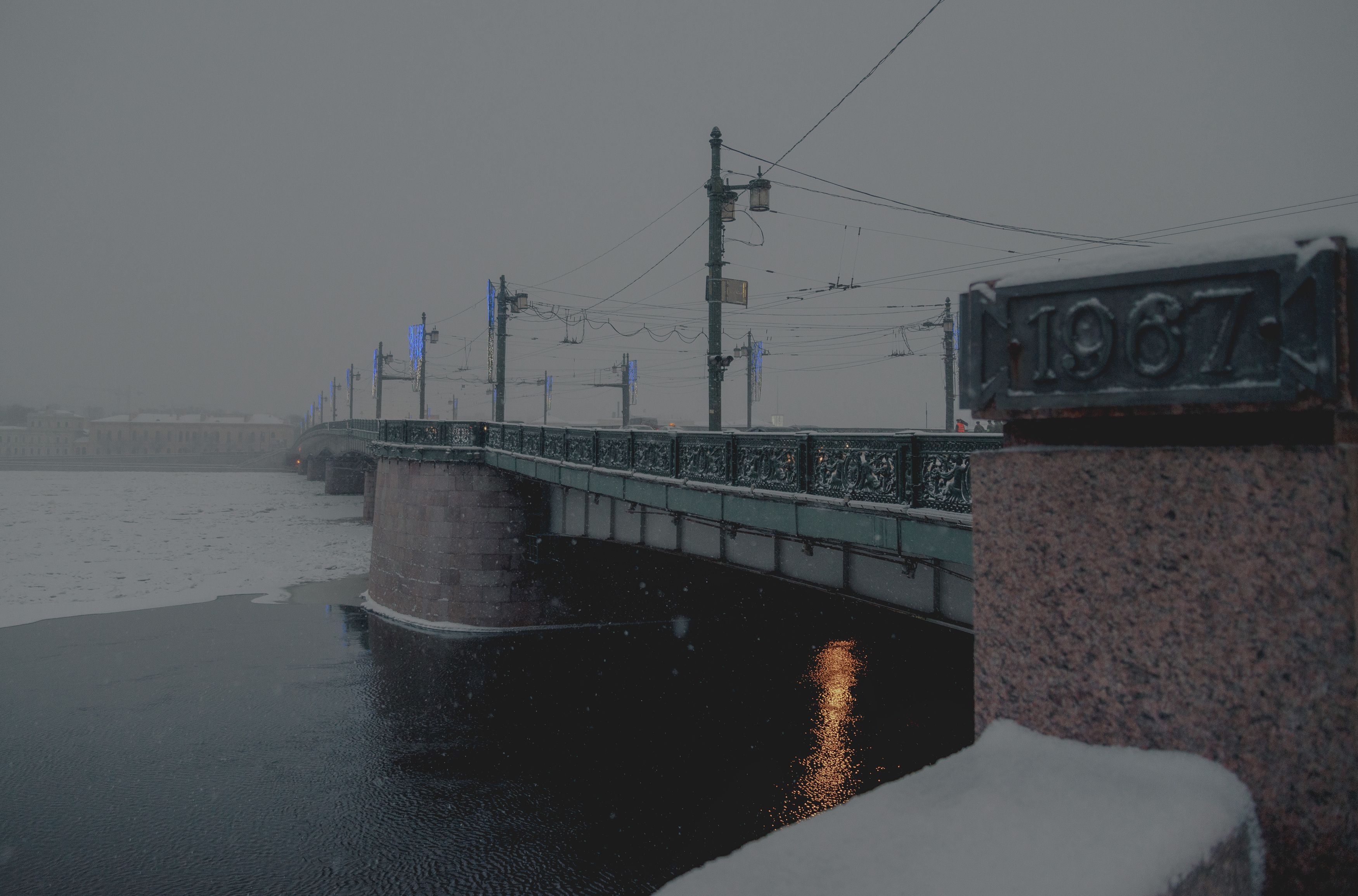 saintpetersburg, city, winter, bridge, snow, embankment, frozen, river, ice, morning, water, lightts,, Бугримов Егор