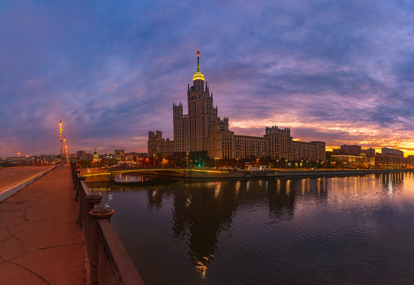 Дом на Котельнической. Фотограф Алексей Денисевич