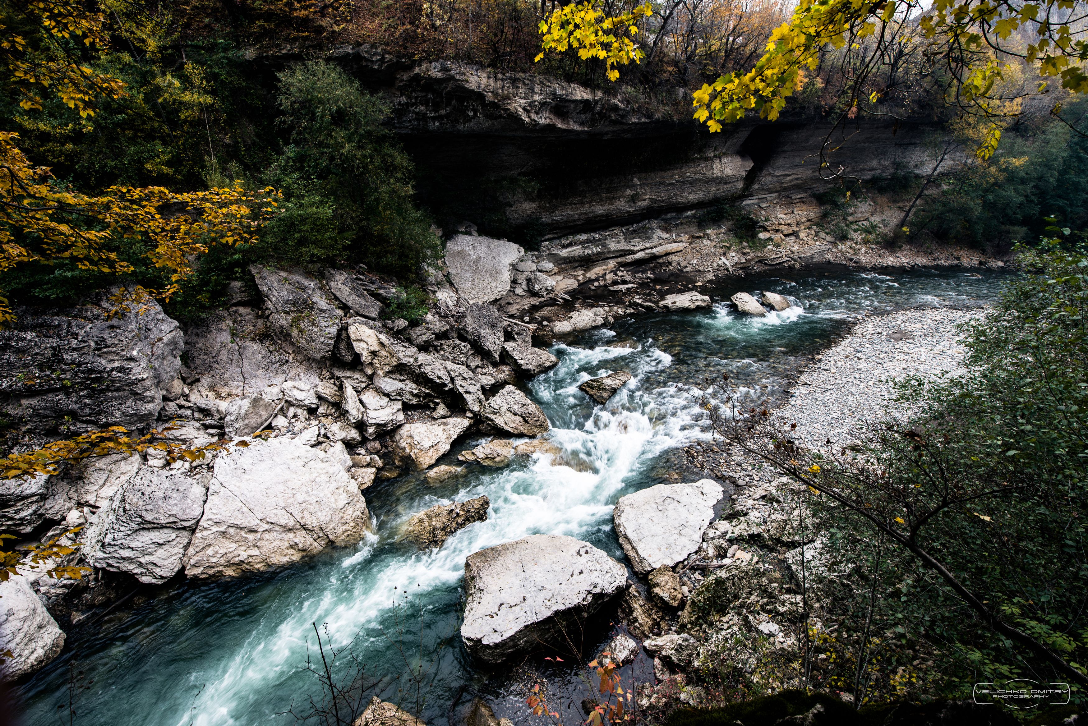 горы, река, осень, вода, листья, деревья, Дмитрий Величко