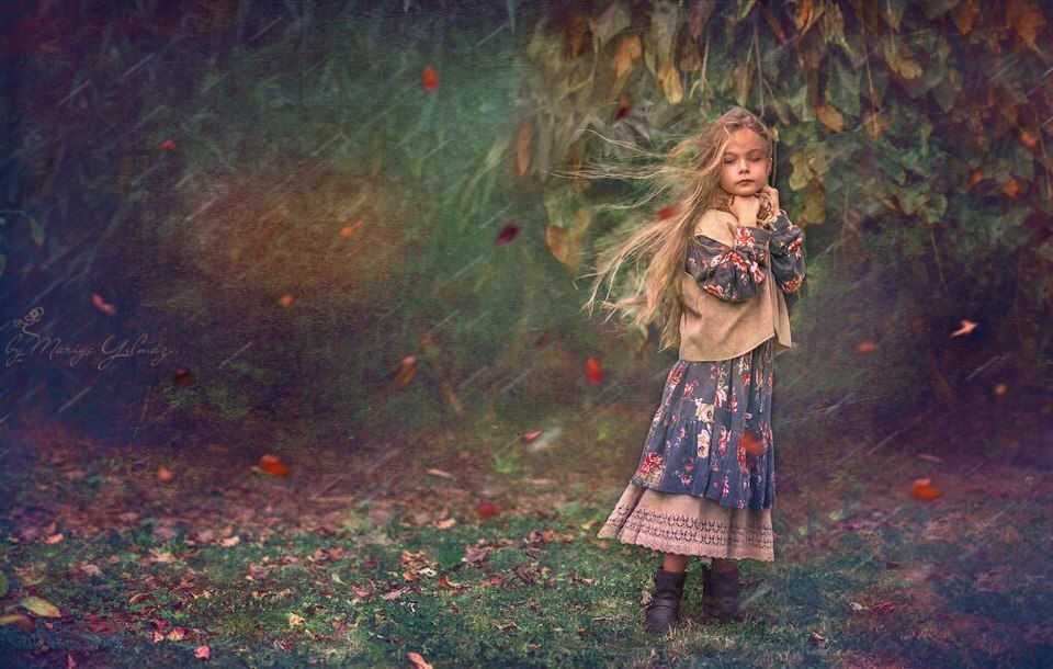 Ветер, Девочка, Дождь, Осенние листья, Осень, Холодно, Мария Йылмаз