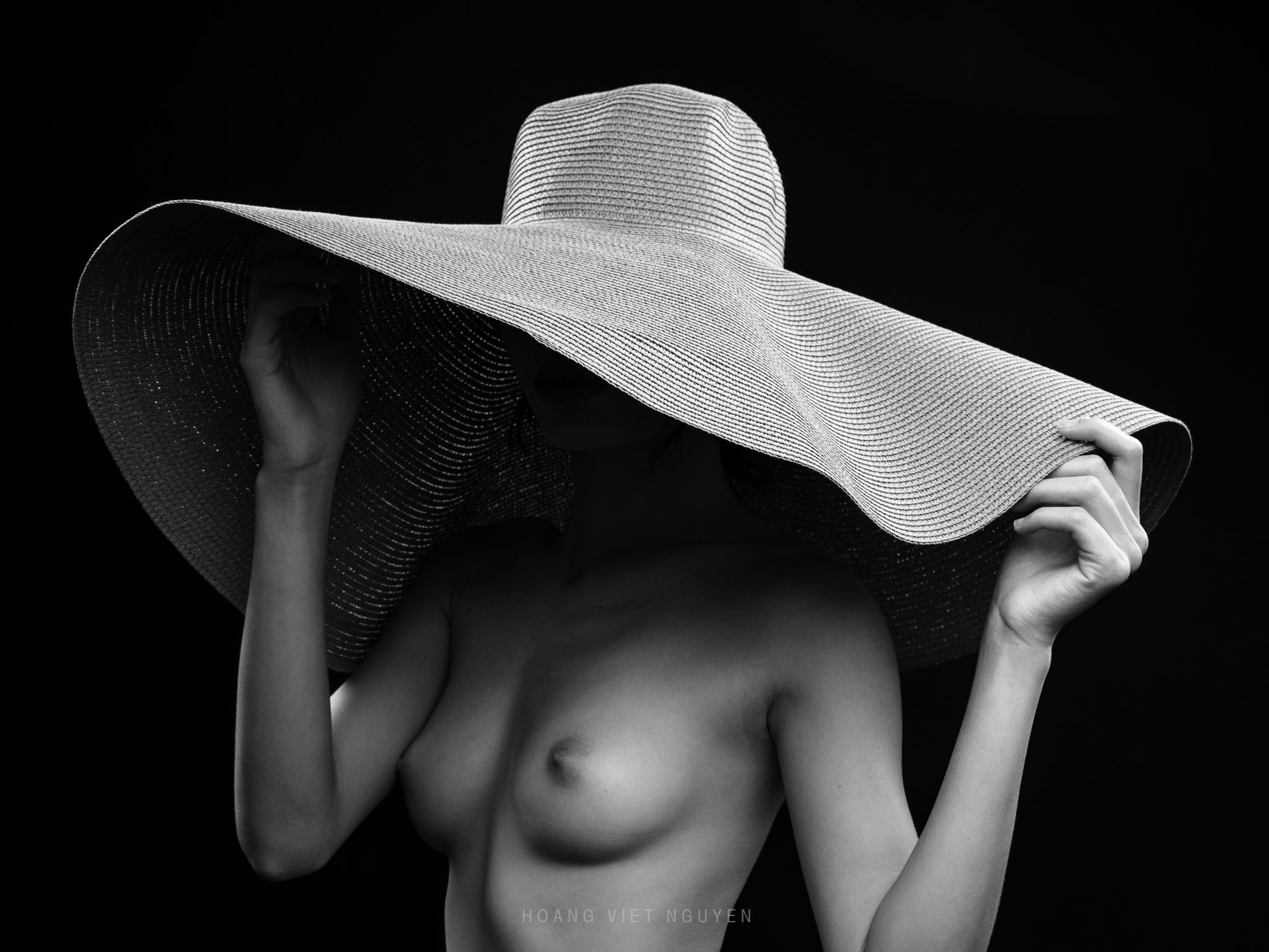 fine nude, nude, glamour, asian, vietnam, vietnamese, body, black and white, bw, bnw, monochrome, mood, hat, Nguyen Hoang Viet