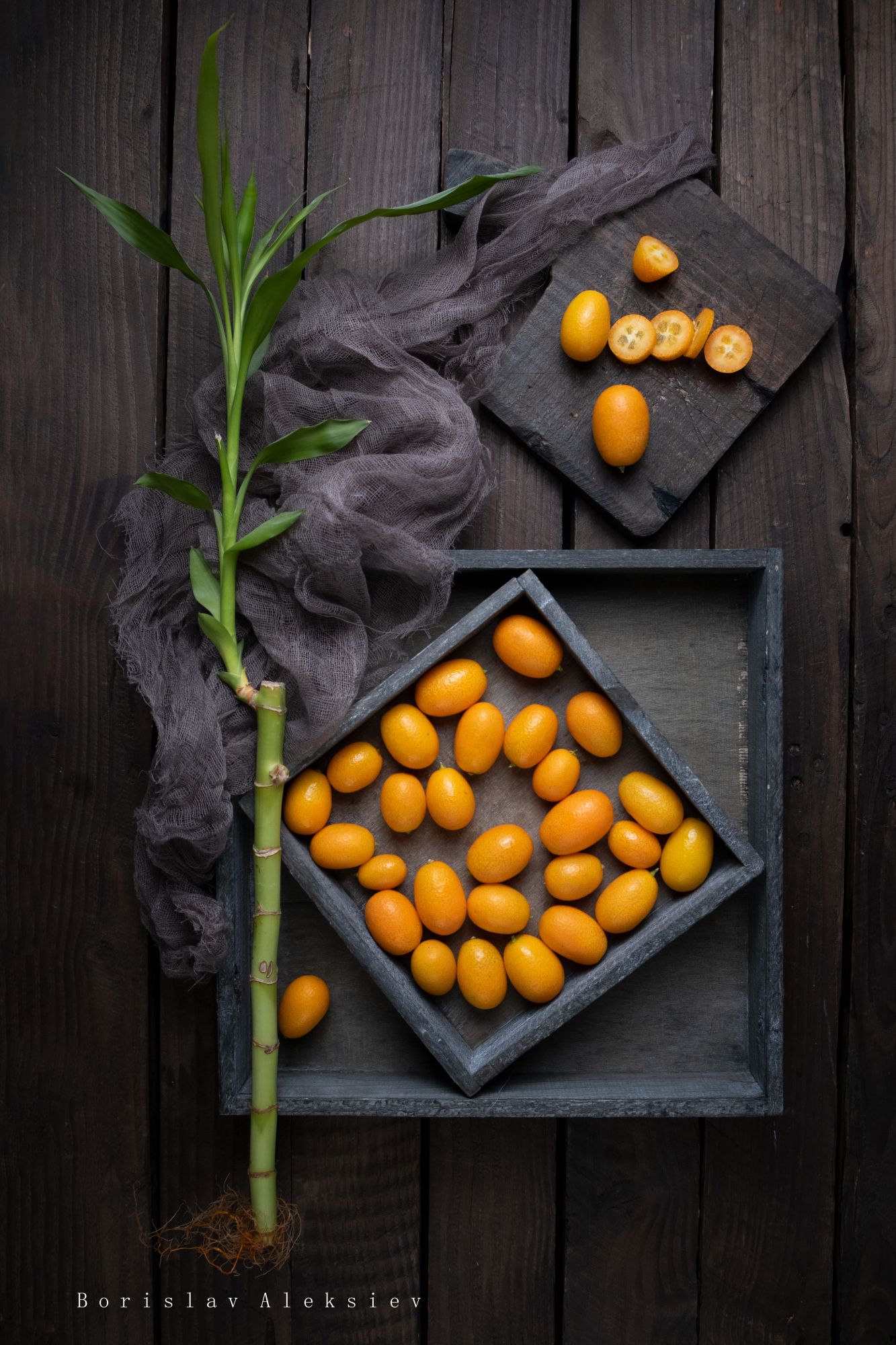 kumquat,orange,green,food,fresh,wood,interior,dark,light,, Борислав Алексиев