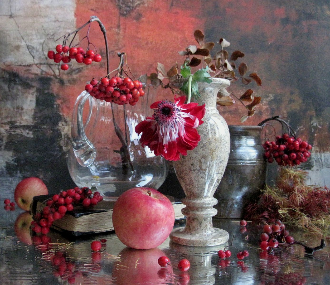анемон, ветки, рябина, яблоки, кувшин, ваза, крынка, книга, Наталия Тихомирова