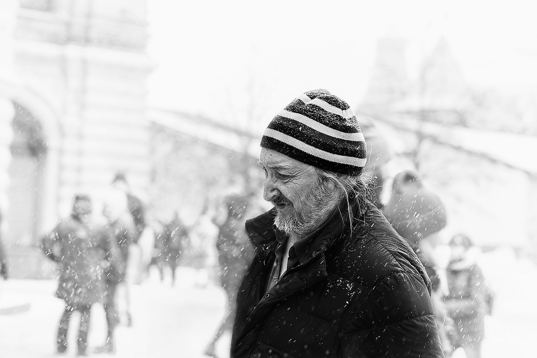 чб фото, уличный мужской портрет, снег, Vera Trandina