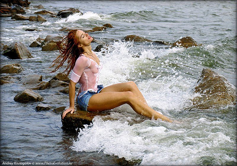 вода,  берег,  море,  волны,  пена,  девушка,  камни,  ветер,  волосы,  ноги,  власть,  чувства, Андрей Крутоголов