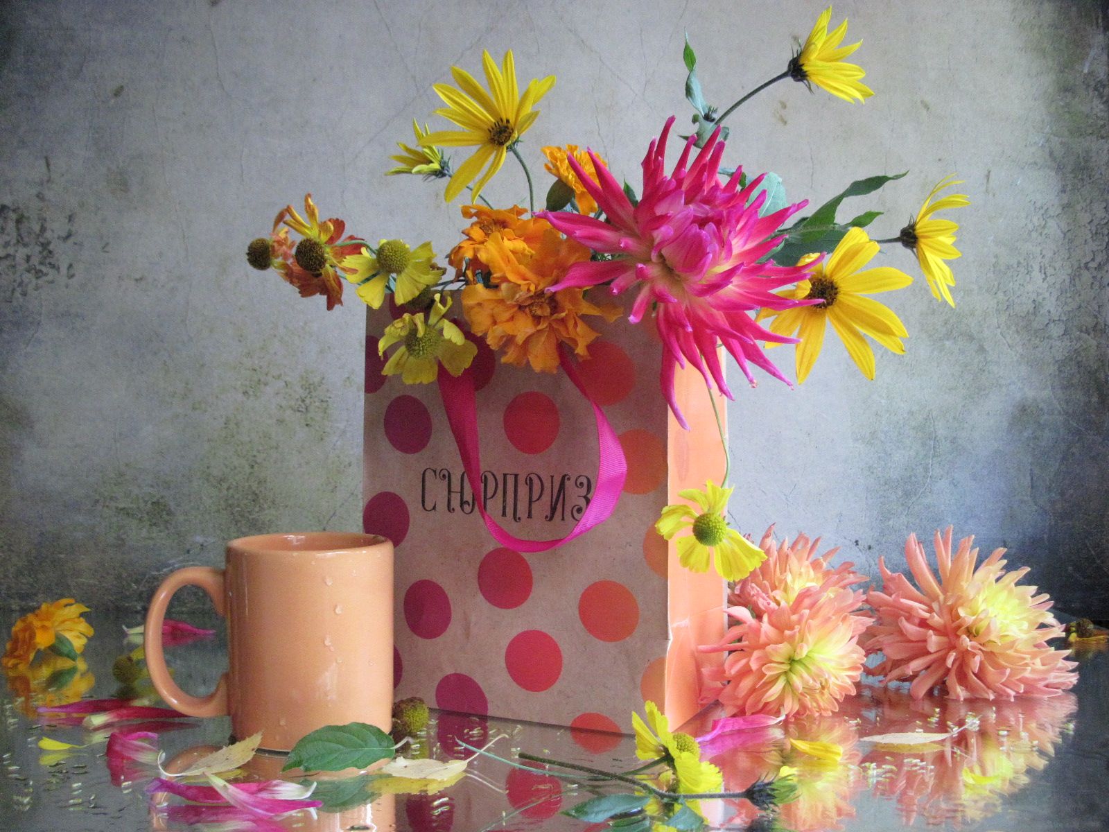 цветы, букет, георгины,тапинамбур, гелениум, бархатцы, пакет, кружка, Наталия Тихомирова