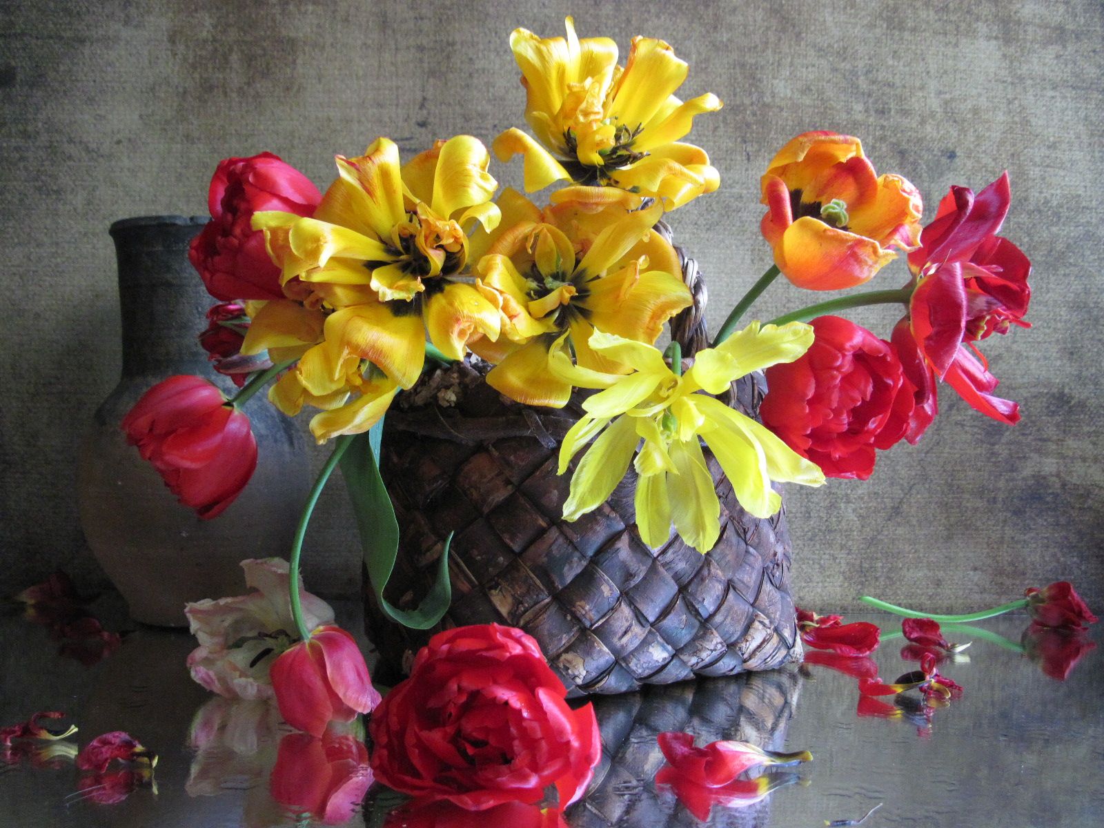 цветы, букет, тюльпаны, корзина, крынка, винтаж, Наталия Тихомирова