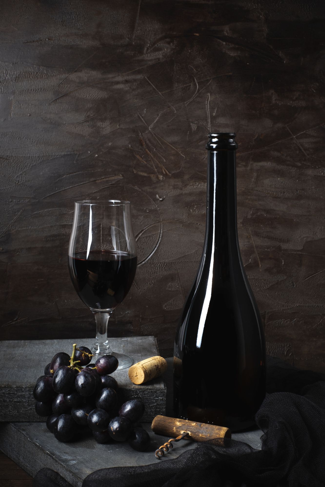 red wine,bottle,glass,interior,black,food,drink,, Борислав Алексиев