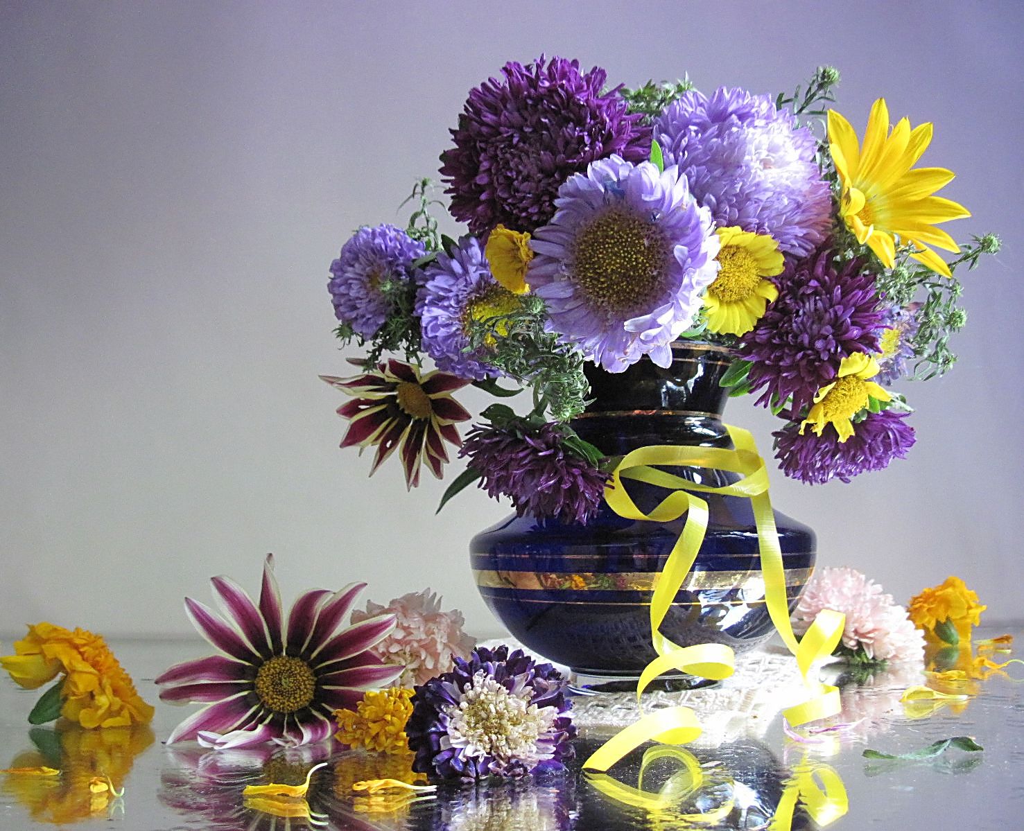 цветы, букет, астры, газания, бархатцы, хрмзантемы, ваза, лента, салфетка, Наталия Тихомирова
