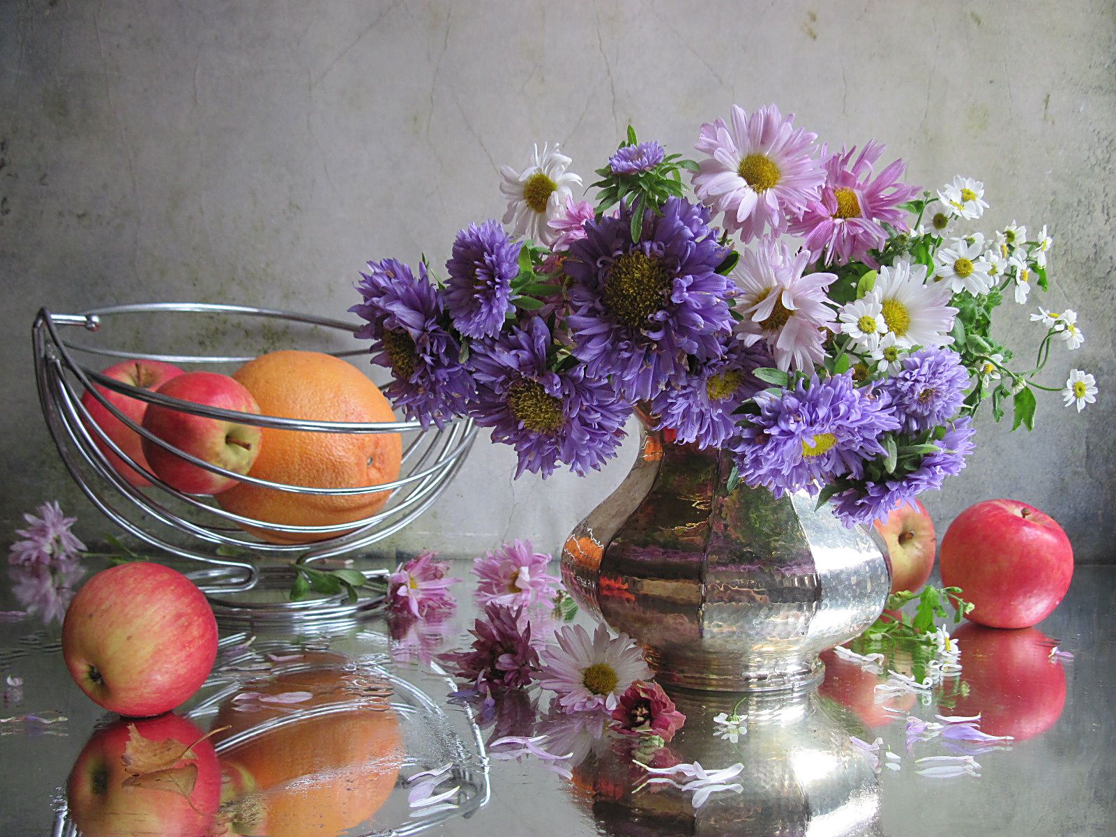 цветы, букет, астры, ромашки, яблоки, грейпфрут, кувшин, фруктовница, Наталия Тихомирова