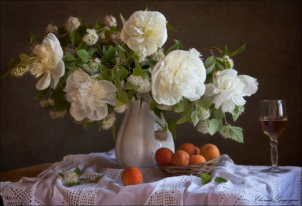 абрикосы, белые пионы, вино, лето, натюрморт, Eleonora Grigorjeva