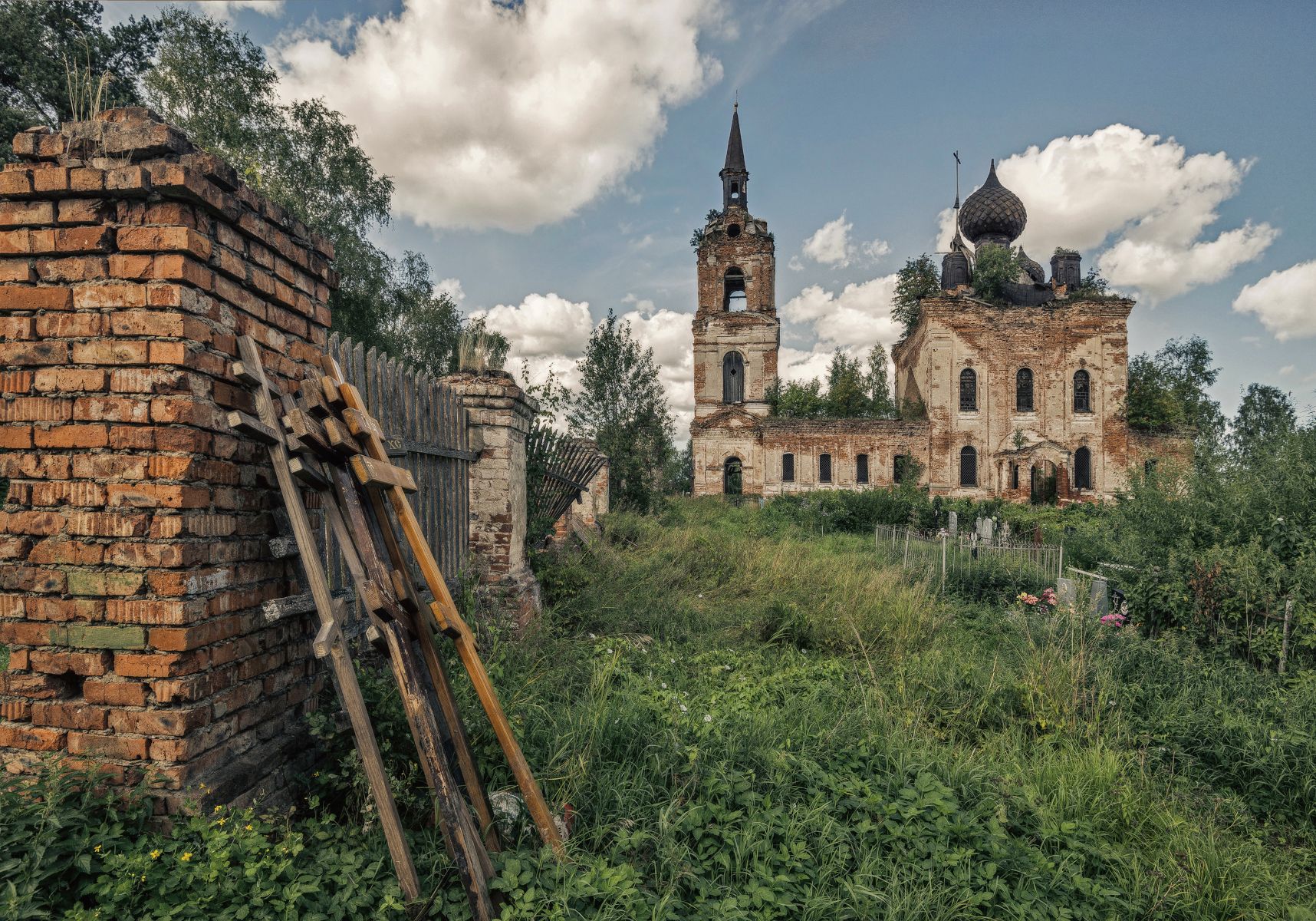 кладбище, руины, храм, веретея, Сергей Аникин
