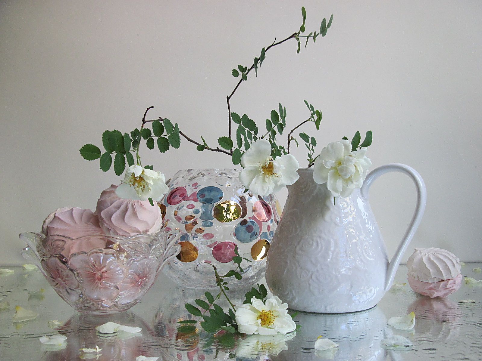 цветы, ветки, розы, зефир, посуда, кувшин, вазы, Наталия Тихомирова