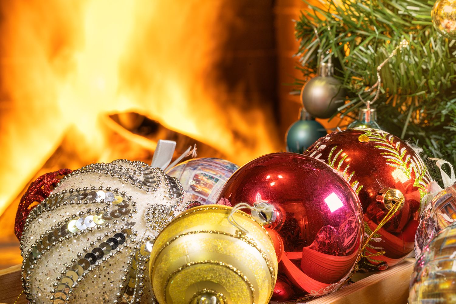 зима, Новый год,игрушки, елка, камин, огонь, Лариса Дука