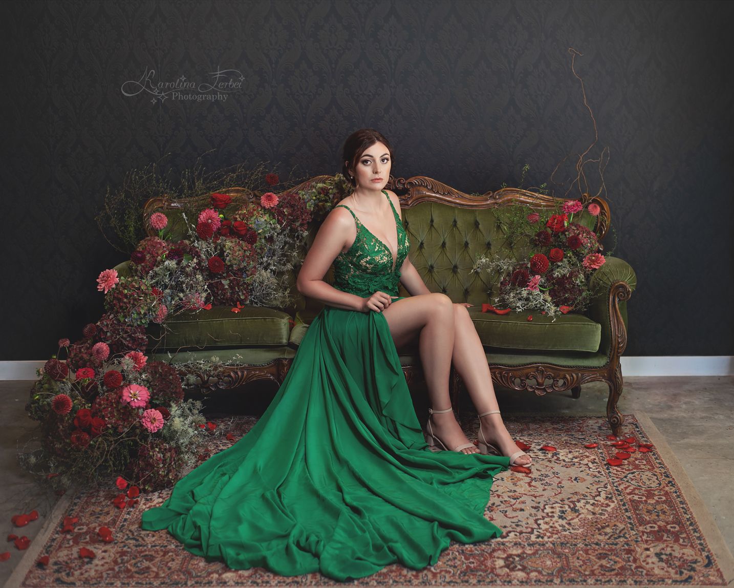 зеленый, девушка, цветы, диван, красота, студия, портрет, Karolina Ferbei
