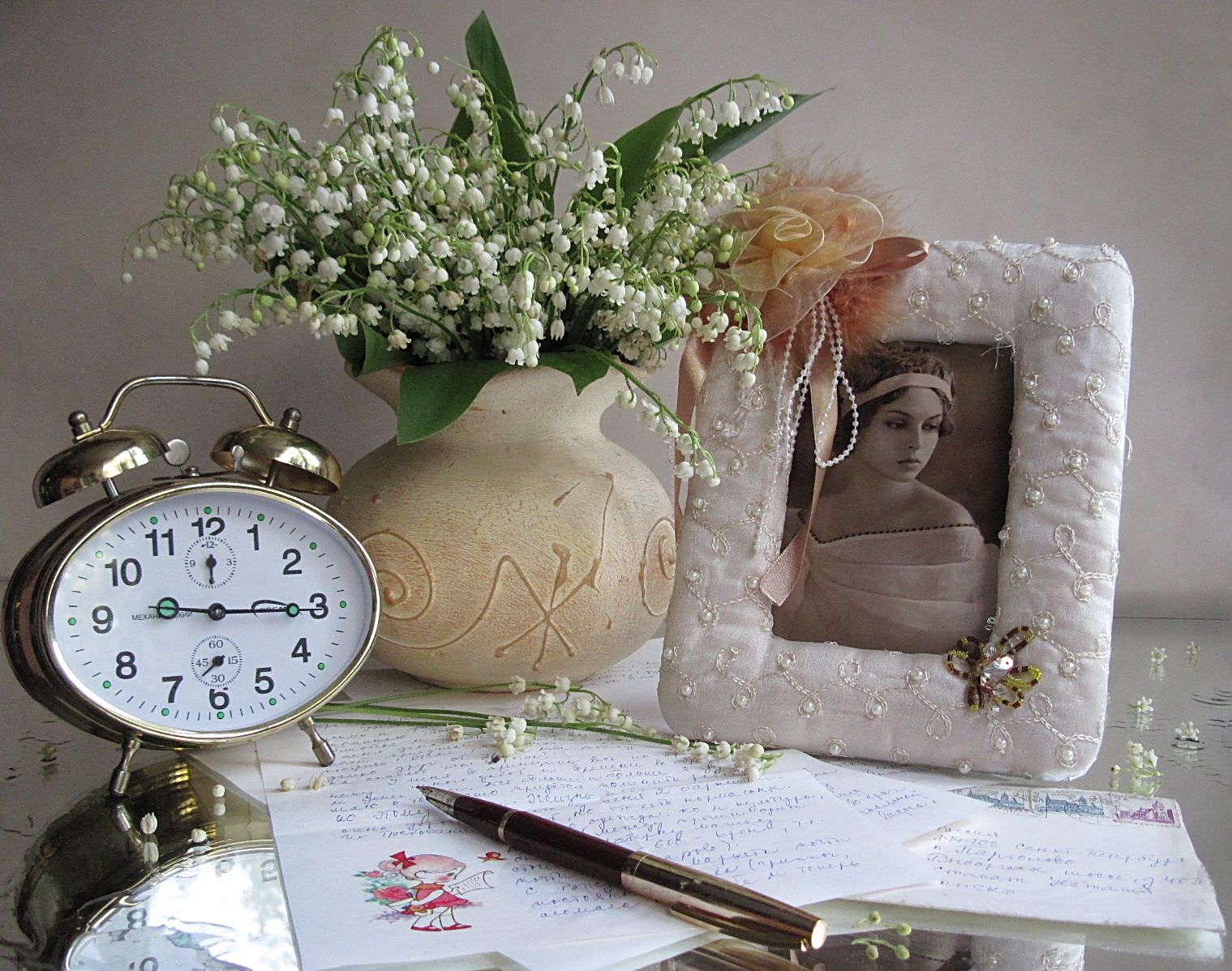 цветы, букет, ландыши, рамка, фото, будильник, ваза, письмо, ручка, Наталия Тихомирова