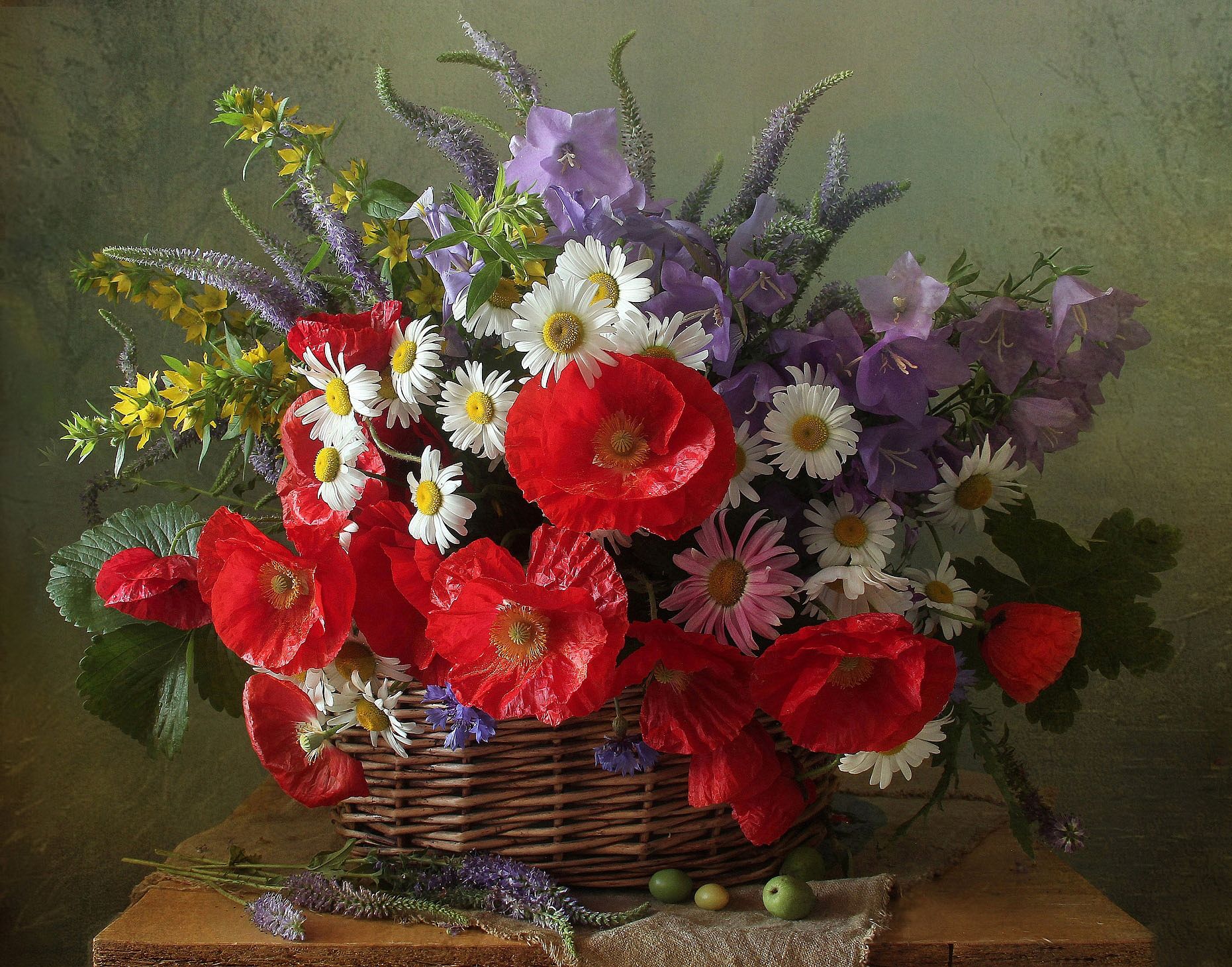 натюрморт, цветы, полевые цветы, лето, марина филатова, маки, букет в корзине, Марина Филатова