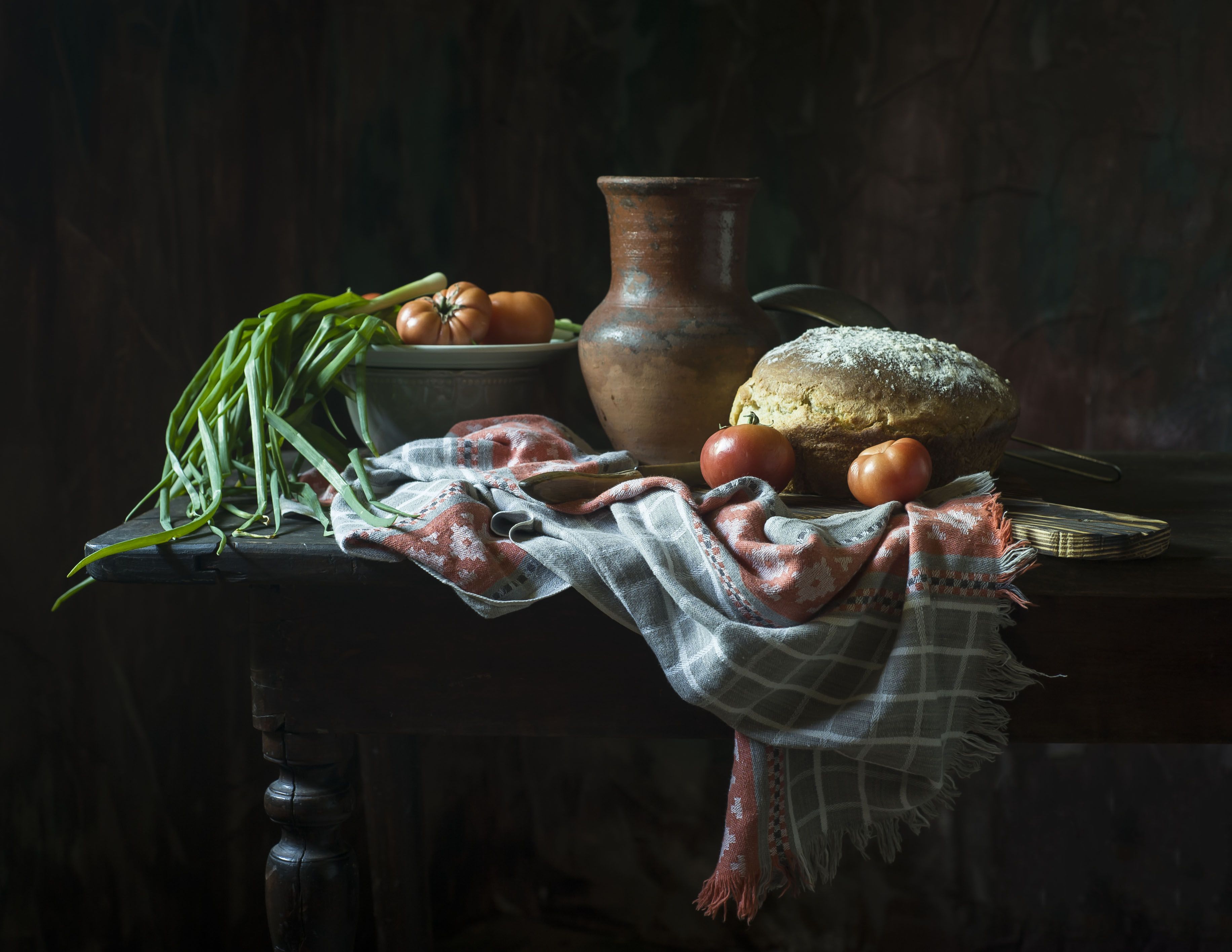 хлеб, натюрморт, крынка, лук, помидоры, Oksana Evkodimova