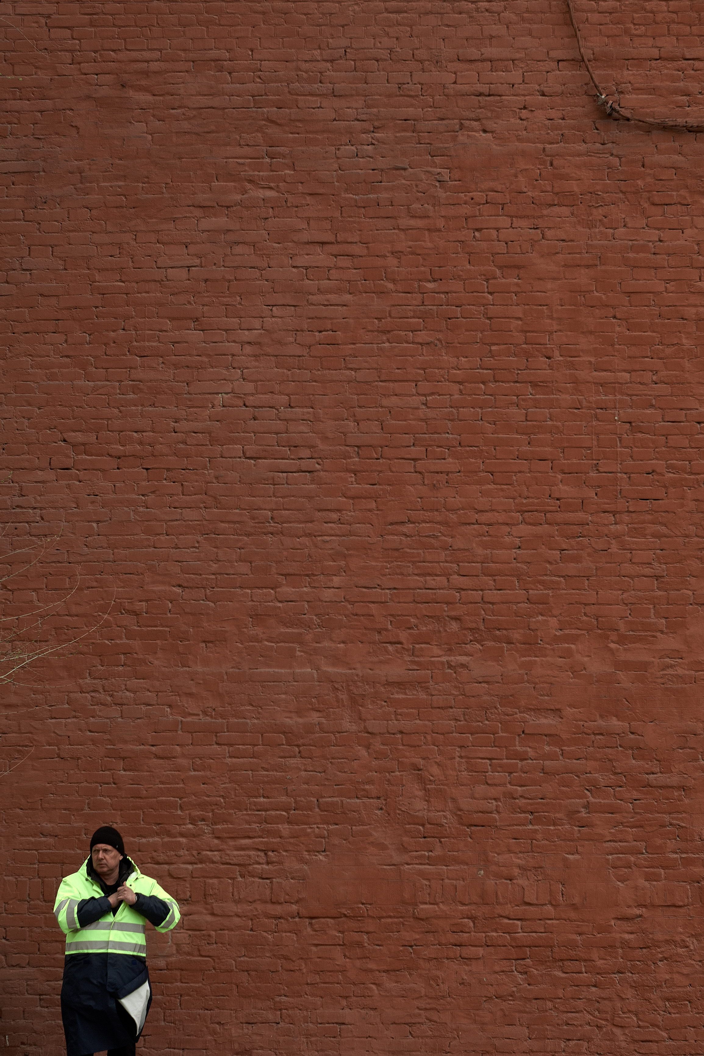 street, city, parking, valet, red wall, yellow vest, Siergiejevicz Mihail