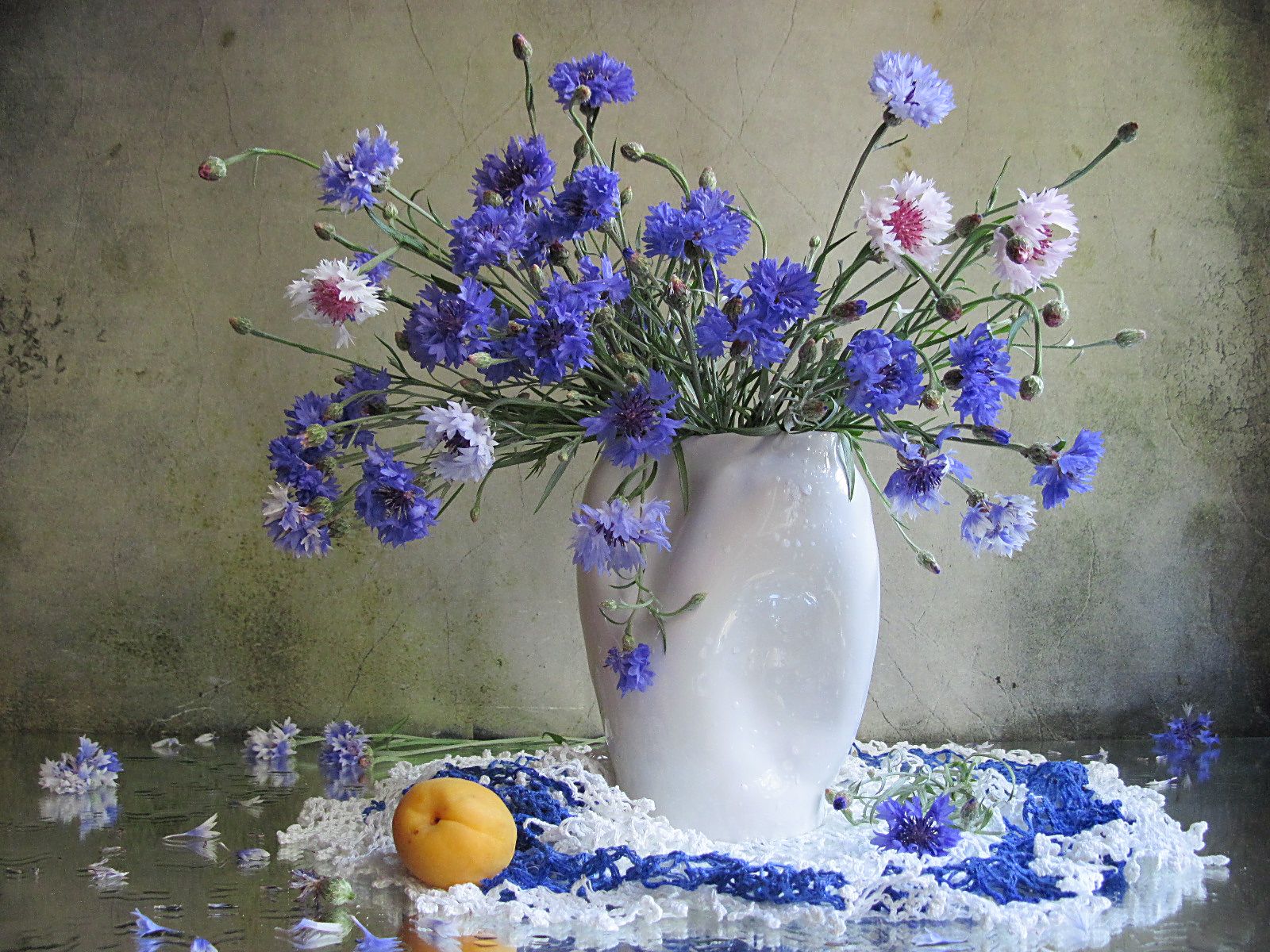 цветы, букет, васильки, абрикос, ваза, салфетка, Наталия Тихомирова