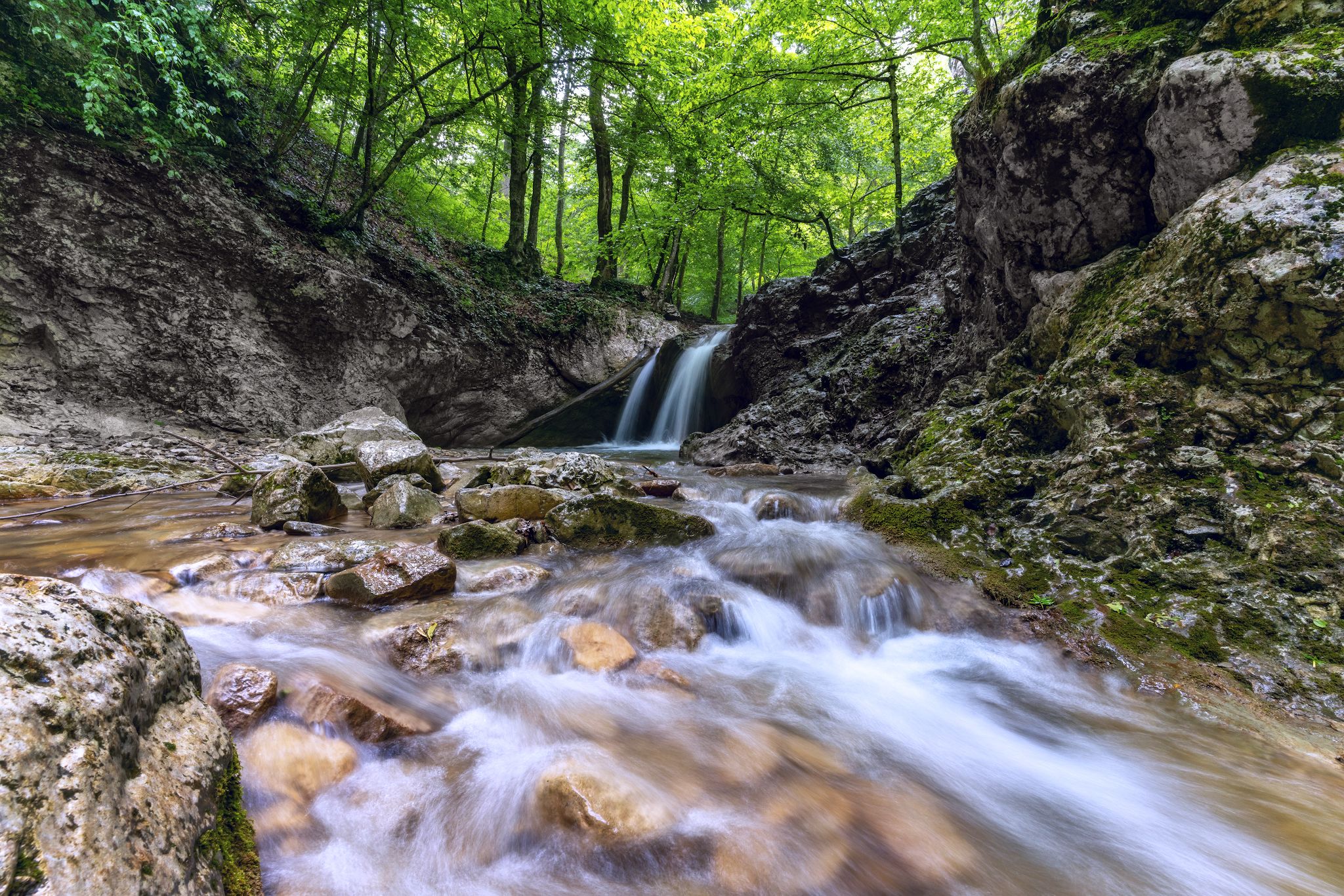 Люблю водопады. Каньон Кок-асан в Крыму. Ущелье Кок асан в Крыму. Водопад любви Лоо. Рача водопад любви.