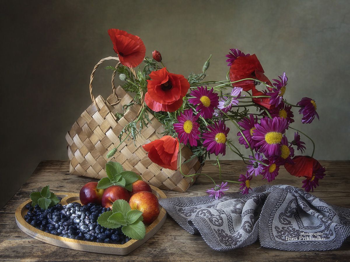 натюрморт, цветы, букеты, фрукты, ягоды, жимолость, Приходько Ирина