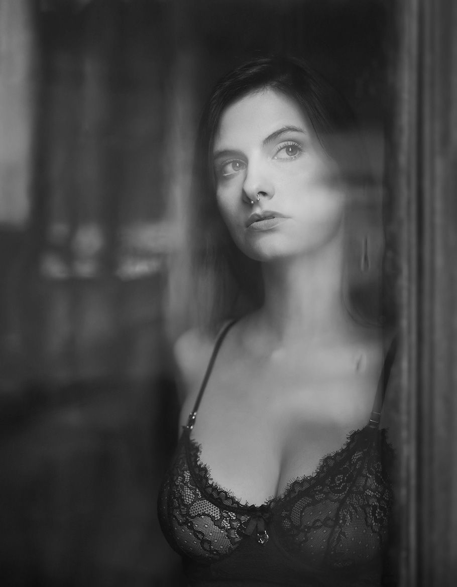 woman, window, bw, Andres Canepa