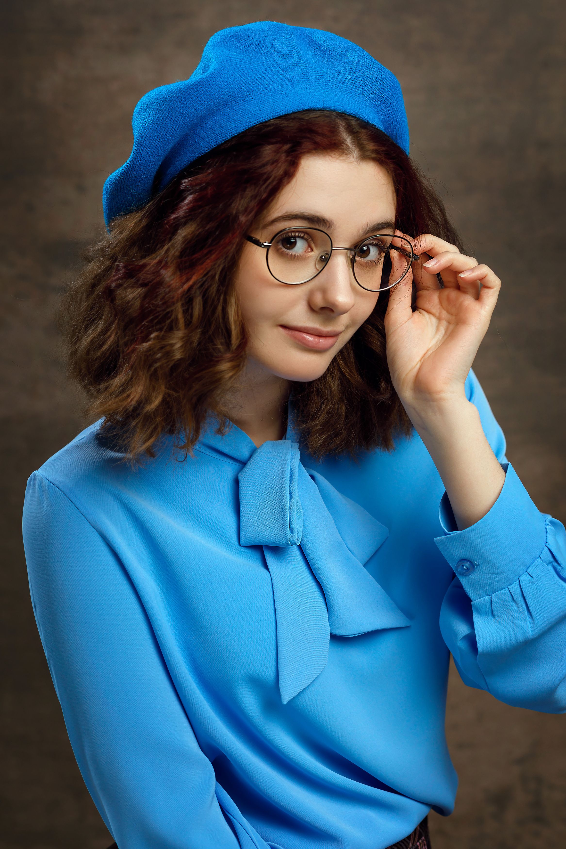 портрет, девушка, девочка, голубой, синий, берет, очки, Юлия Комаева