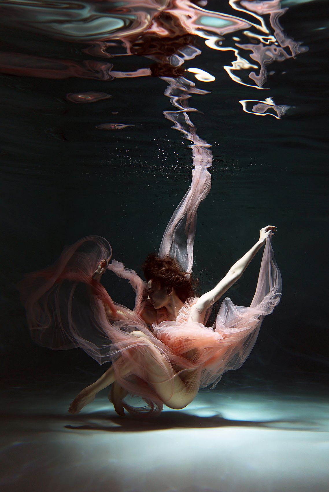 девушка, красивая, в воде, под водой, движение, танец, гимнастка, портрет, жанр, свет, цвет, живопись, Постонен Екатерина