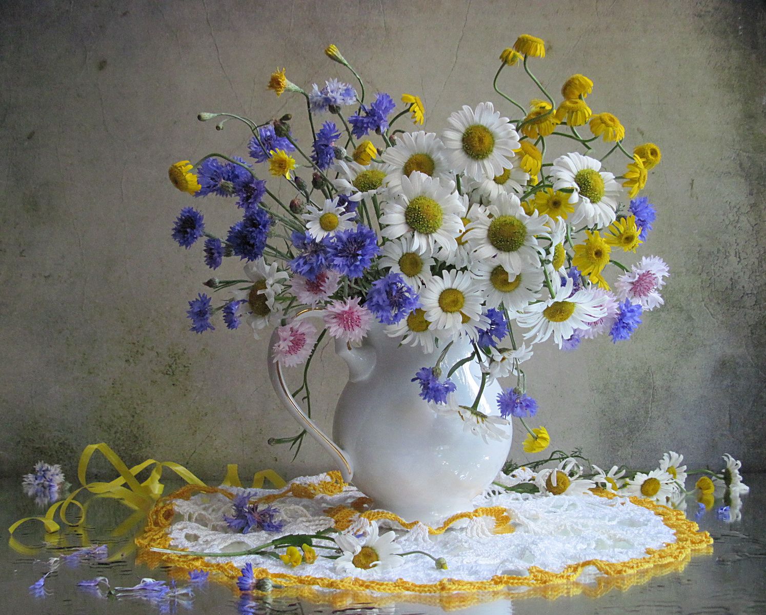 цветы, букет, васильки, ромашки, салфетка, лента, Наталия Тихомирова