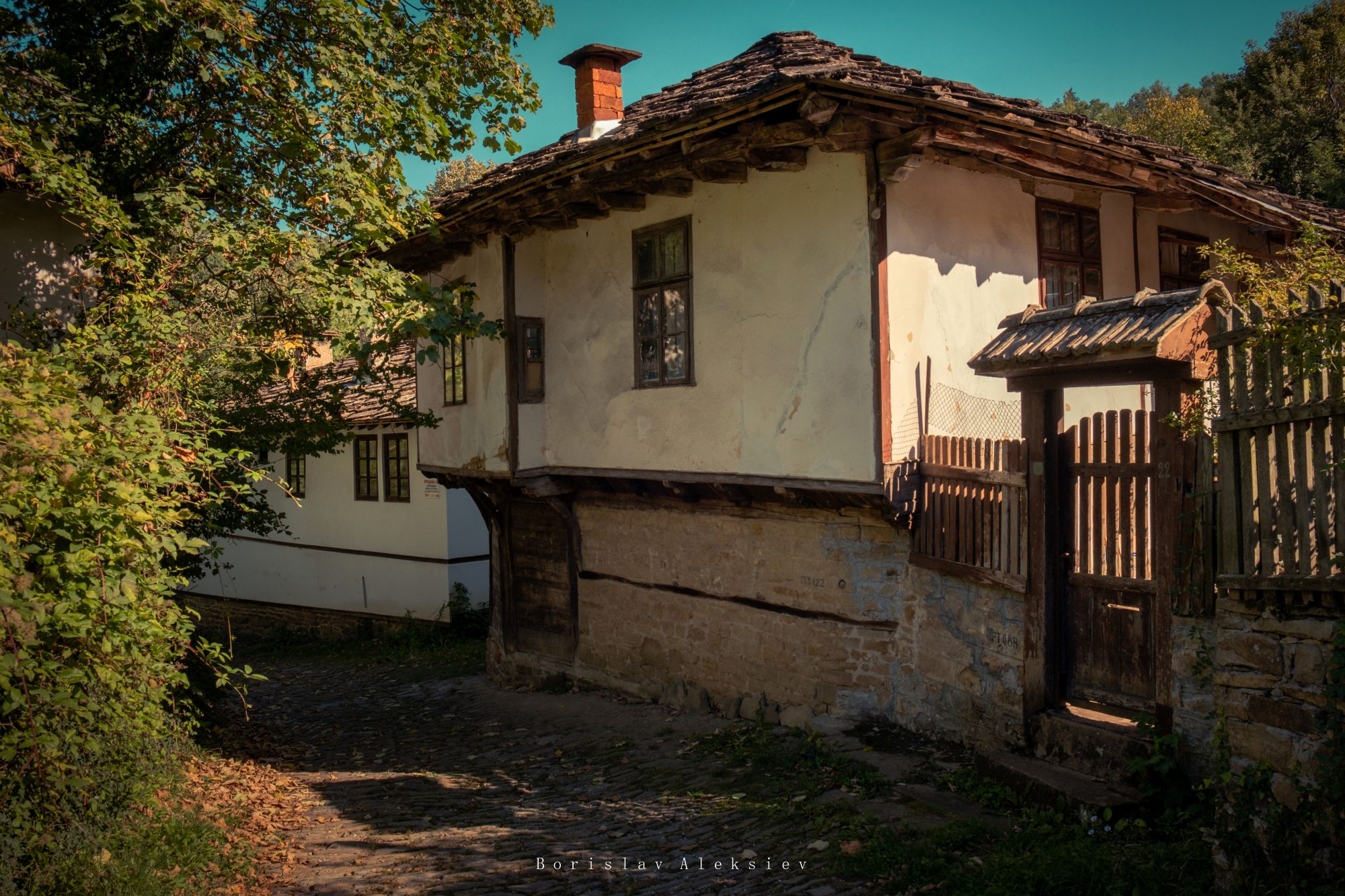 bulgaria,bozhentsi,travel,green,white,flowers,summer,exterior,building,house, Борислав Алексиев