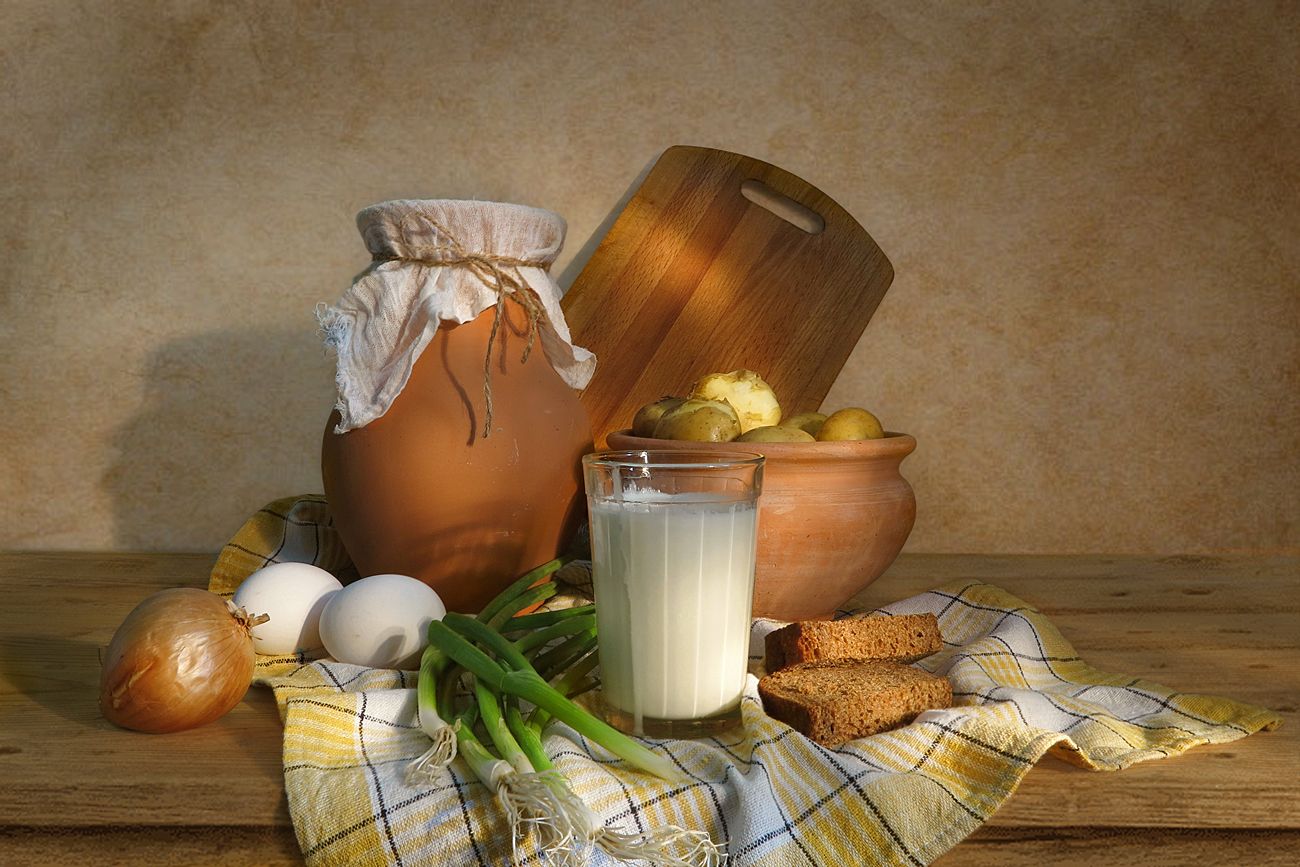 натюрморт,кувшин,молоко,стакан,лук,хлеб,картошка,яйца, Алла Шевченко