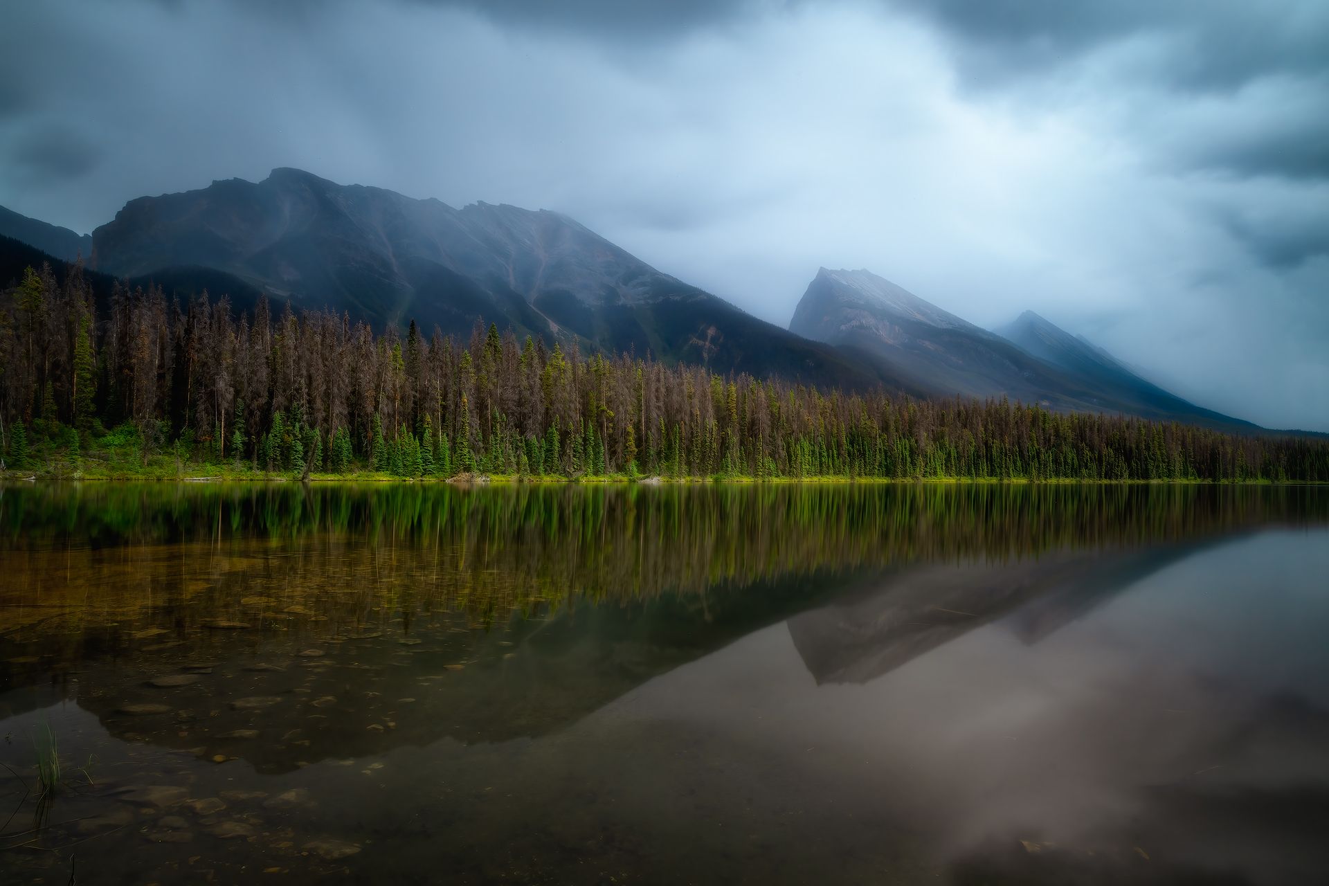 landscape, nature, reflection, water, lake, mirror, mountain, cloud, overcast, forest, Zhao Huapu