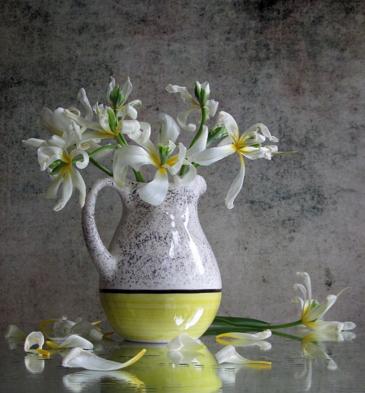 тюльпаны, кувшин, керамика, Наталия Тихомирова