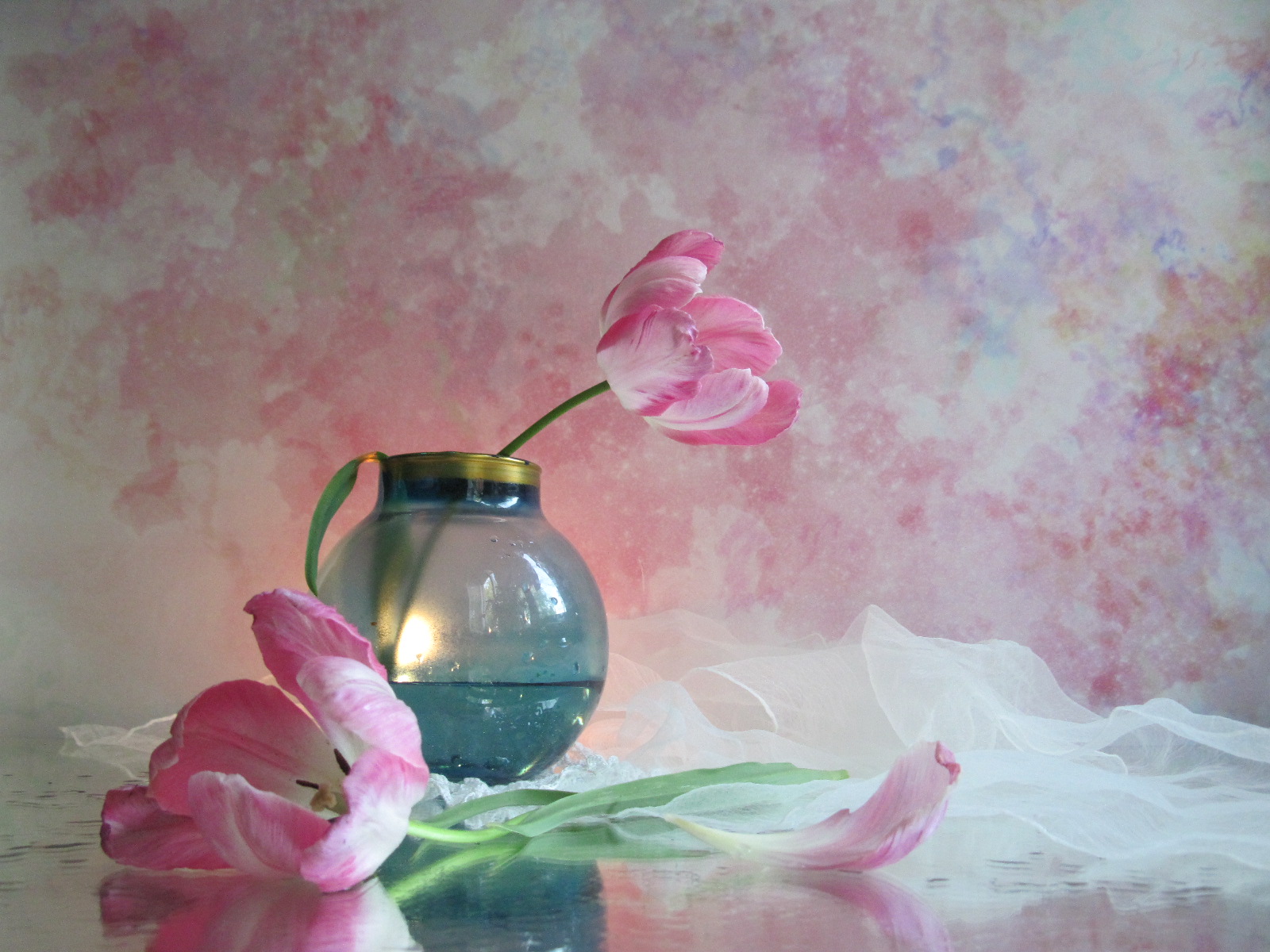 тюльпаны, ваза, свеча, платок, Наталия Тихомирова