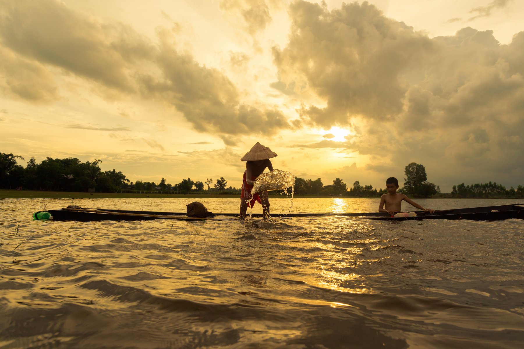 #thai #pepople #childen #sunset #boat #lake #splash , SUTIPORN SOMNAM