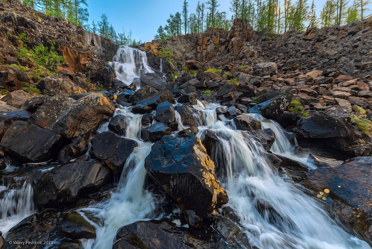 Водопад с плато