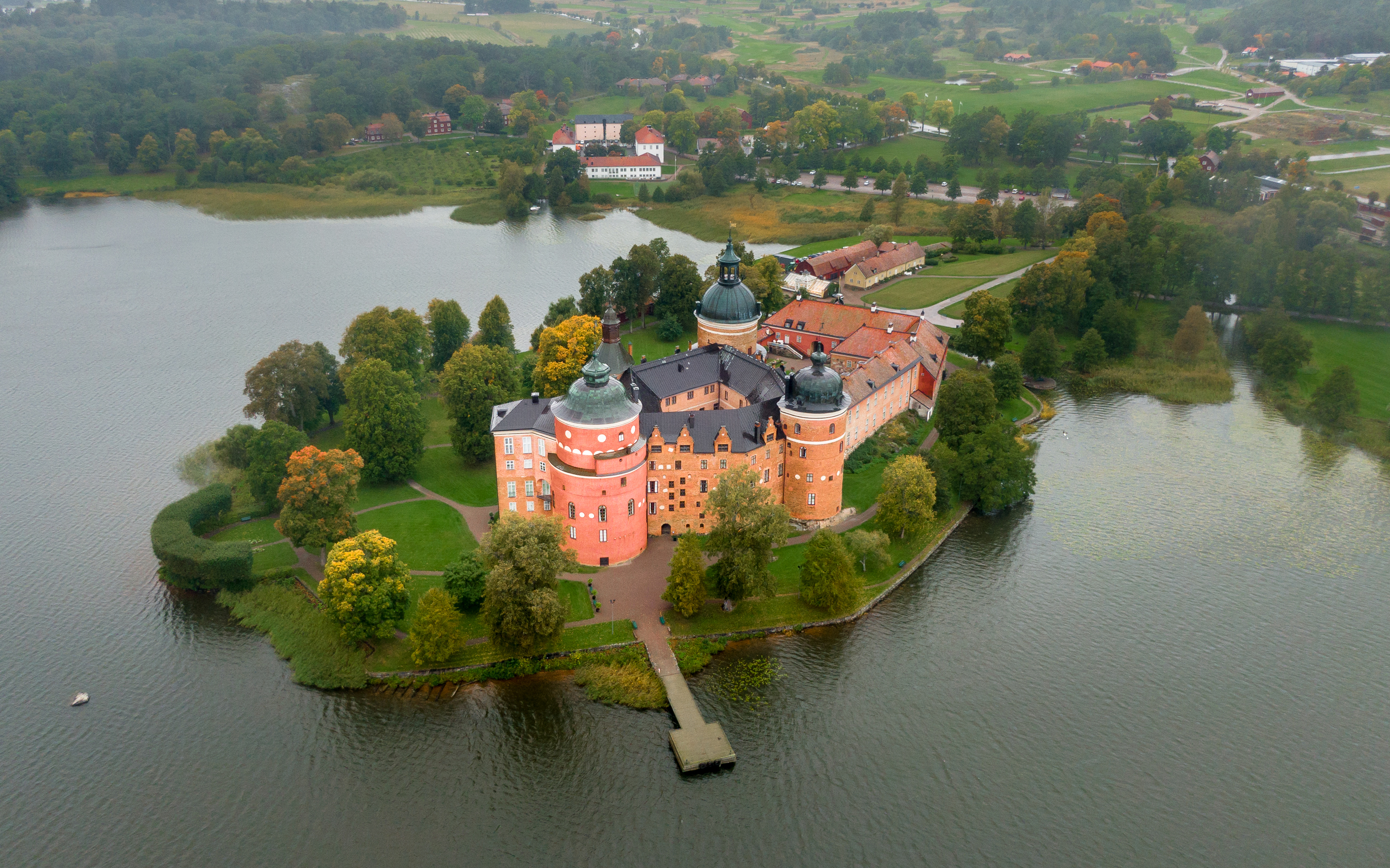 #visitsweden, #beautifulsweden, #sweden, #swedenimages, #gripsholmsslott, #castle, #castles, #gripsholmcastle, #autumnvibes, #autumn, #rainyday, #europetravel, #dronephotography, #droneoftheday, #dji, #drone, #autumncolors, #destinations, #beautifuldestin, Nikolai Mordan