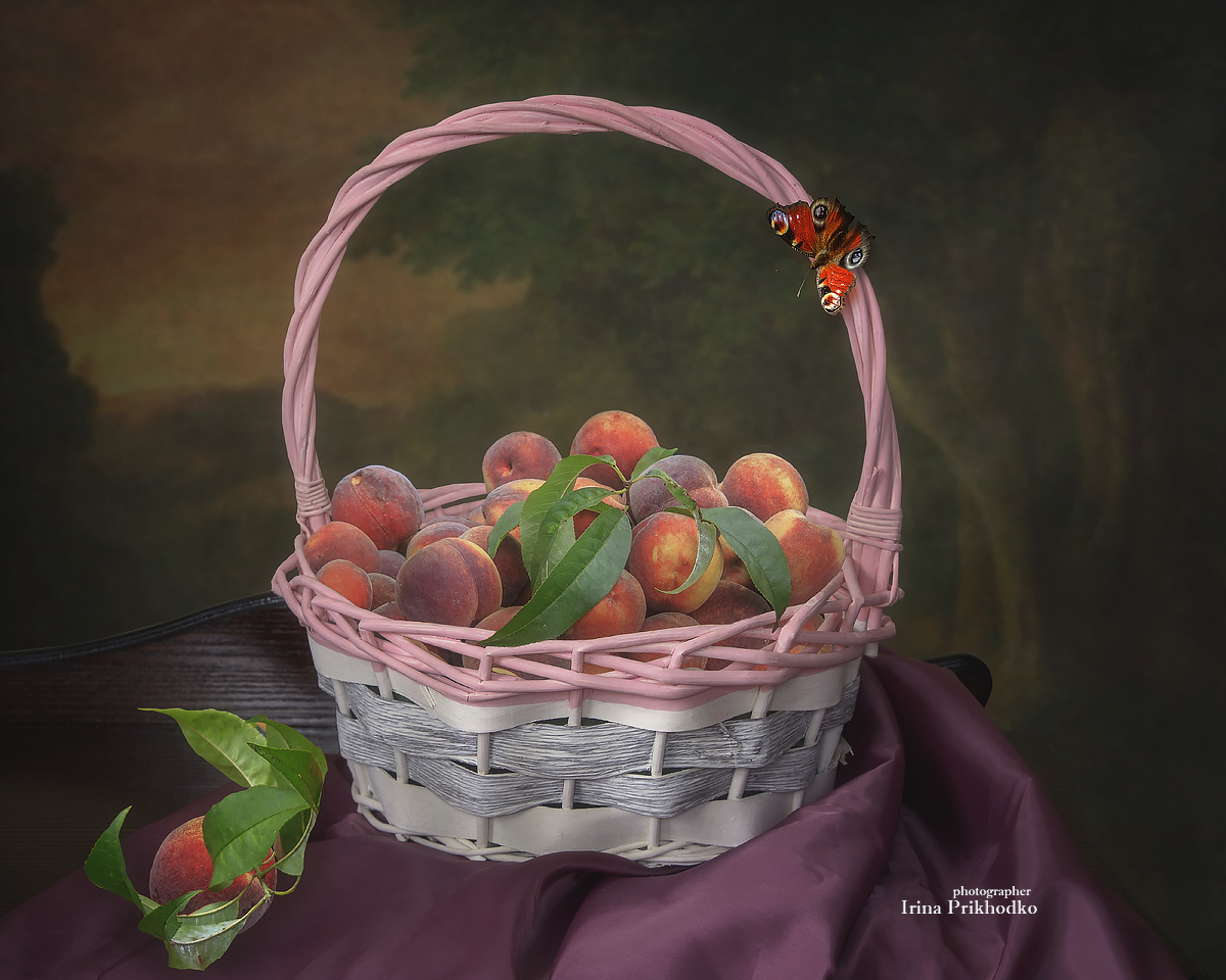 натюрморт, персики, фрукты, бабочка, Приходько Ирина