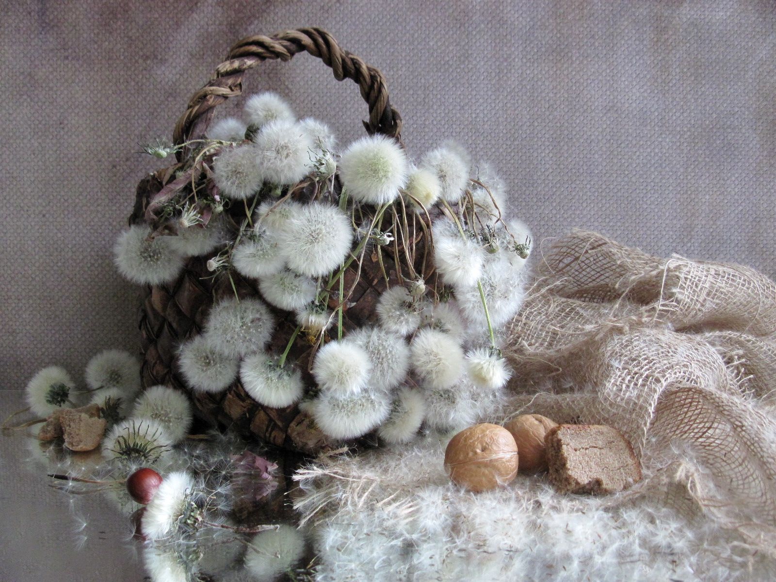 цветы, одуванчики, корзины, рогожка, хлеб, орехи, Наталия Тихомирова