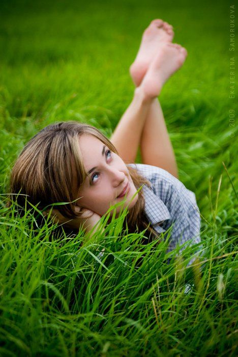 девушка, поле, трава, зелёная, Екатерина Саморукова