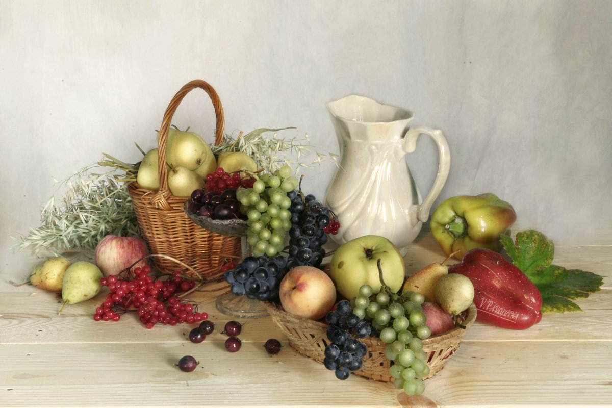 виноград, груши, натюрморт, персик, фрукты, Вера Павлухина