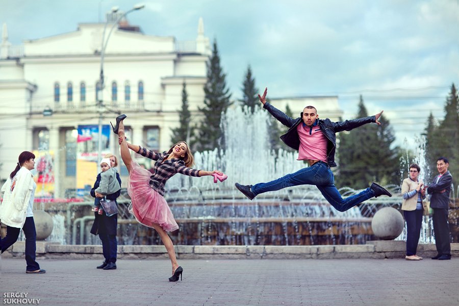 город, прыжок, танец, танцоры, танцы в городе, улица, уличные танцы, фонтан, Сергей Суховей