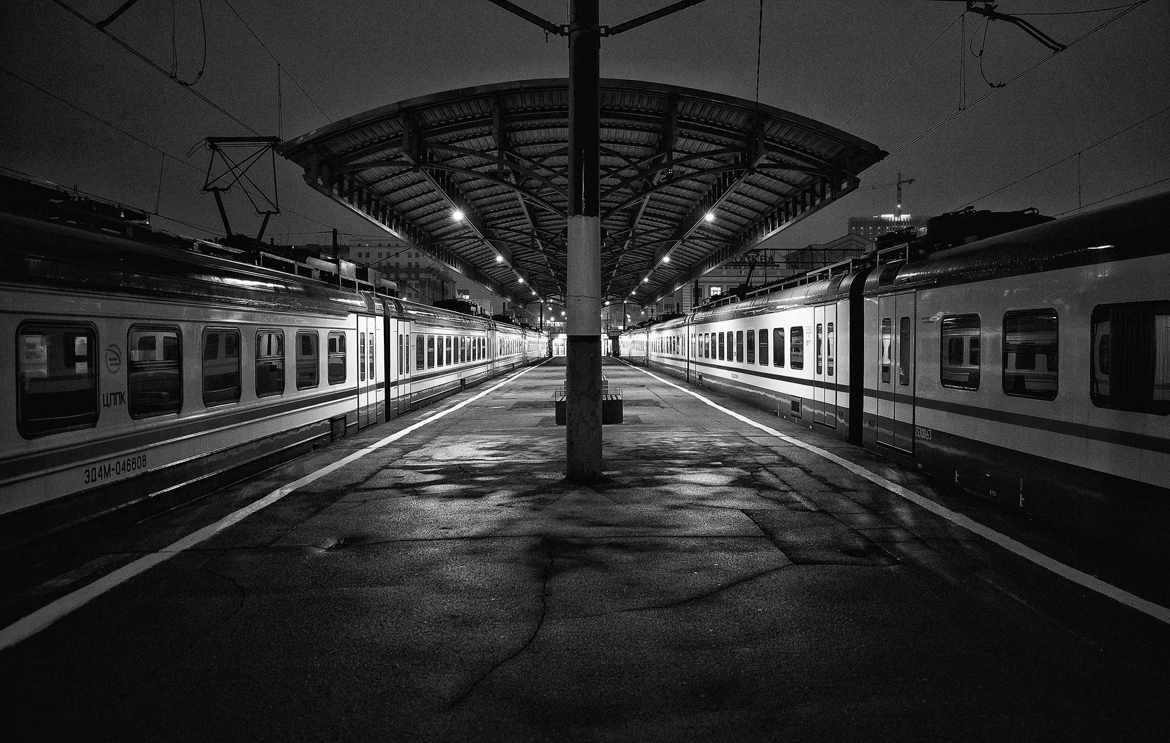 черно-белое, ночной город, вокзал, Алексей Назаров