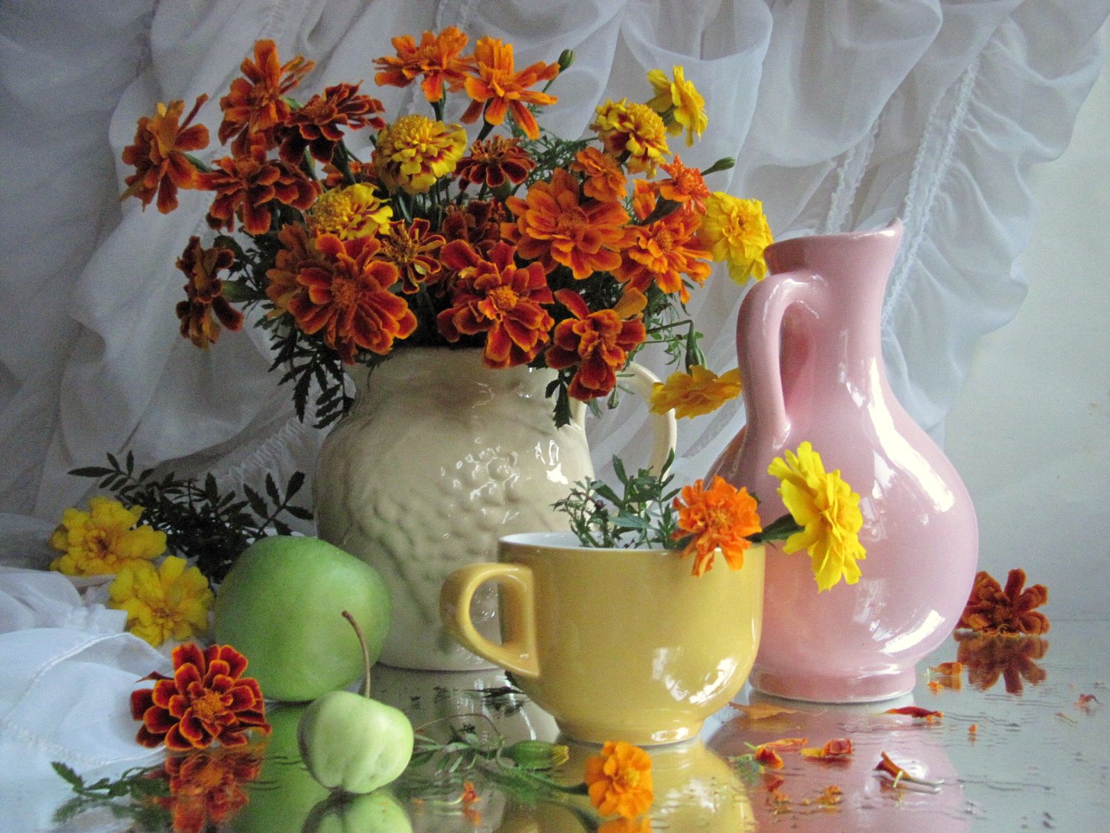 цветы, букет, бархатцы, керамика, яблоки, Наталия Тихомирова