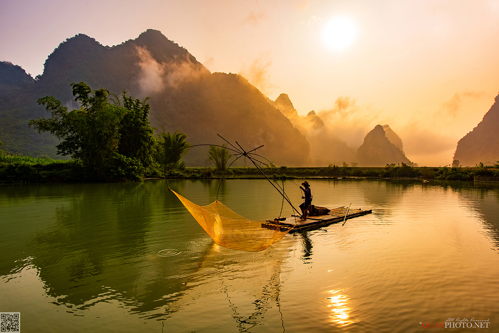 quanphoto, landscape, morning, dawn, sunrise, fishing, fisherman, reflections, river, rural, mountains, vietnam, quanphoto