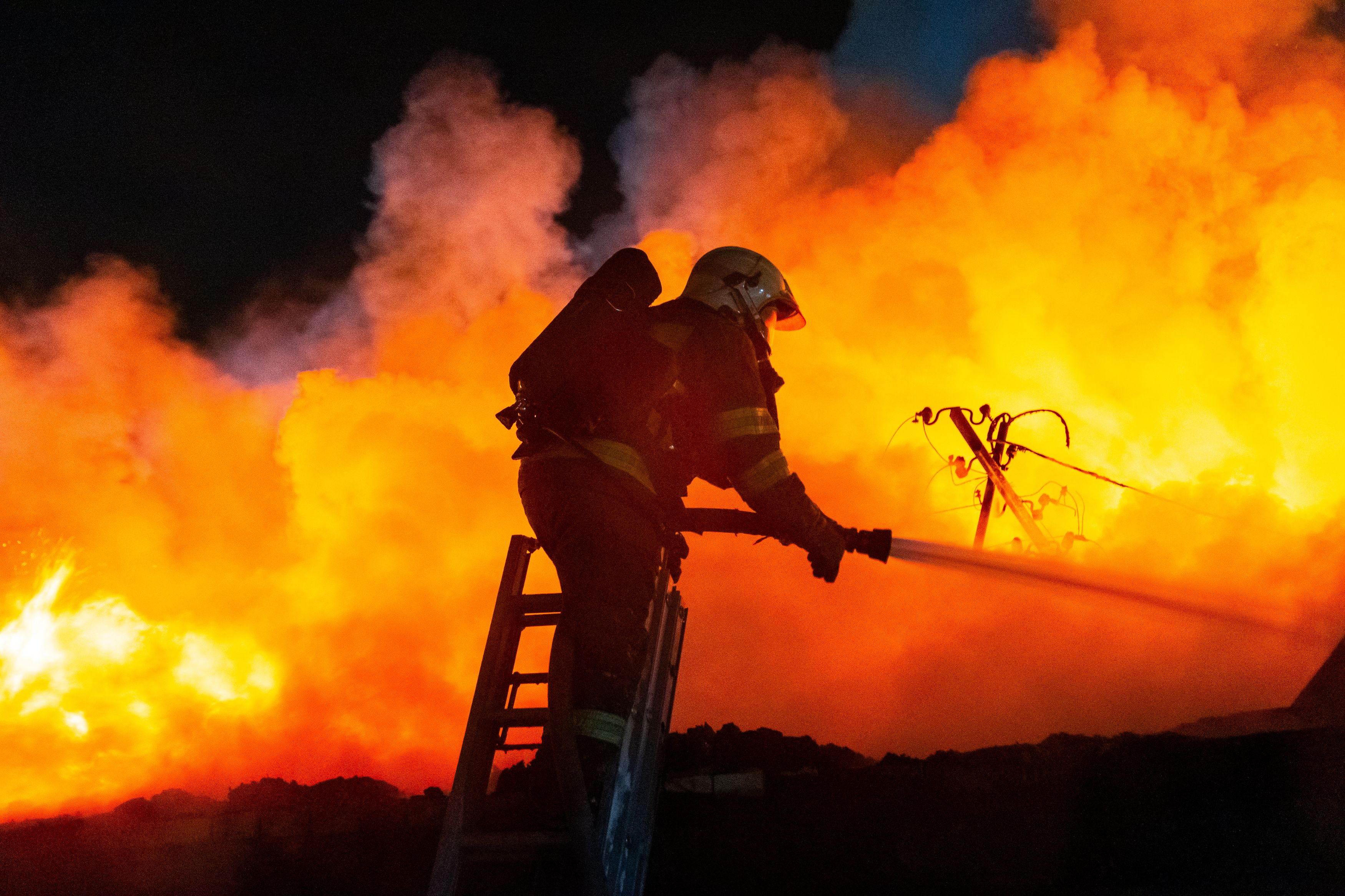 огонь, пожарные, emergency, help, save, мчс, fire, firefighter, rescue, rescuers, спасатели, дым, работа, brave, hotnight, night, reportage, Илья Тильман